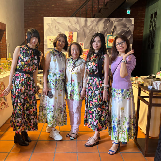 花グラフィックのお洋服  町田:山口美知子