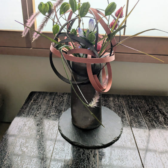 平打ちひもと植物のデザイン 脊黒講師作品