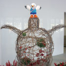 町田市国体の花「ゆりーと君」が町田市役所新庁舎１階入口に飾られています。