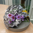 矢口講師の研究科金属を使ったデザイン。