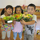 保育園の講習会　ハロウイーンのデザイン　器に葉をつけて