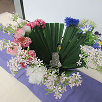 花くばり　葉と石