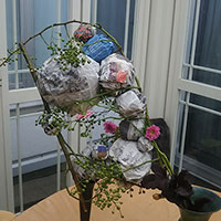 植物と紙（英字新聞を使って）黒澤講師作品