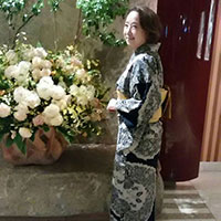 花グラフィックの浴衣で！