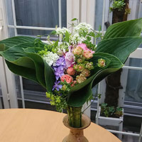 景太クラスに出席　ギボシの葉の花束