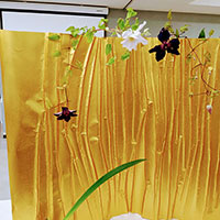 背景の色　金色　山口作品