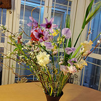 トランペットシェープのアレンジメント　　荒井　舞さん作品