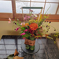 花桶に秋の植物　KEITAクラス　山口作品