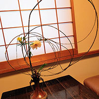 線の構成　　研究科　鈴木講師作品