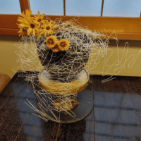 白地巻ワイヤーの造形と植物のデザイン　脊黒講師作品